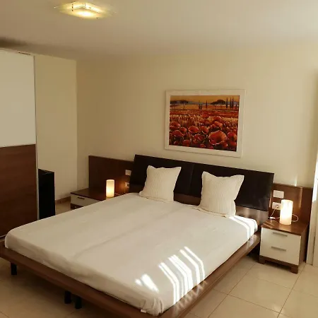Strelitzia Villa *
