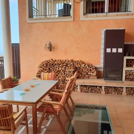 Strelitzia Villa *