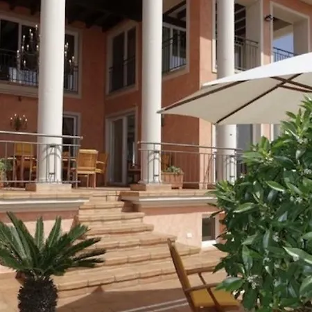 Strelitzia Villa