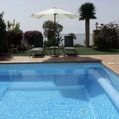 Strelitzia Villa