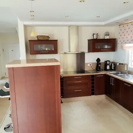 Strelitzia Villa *